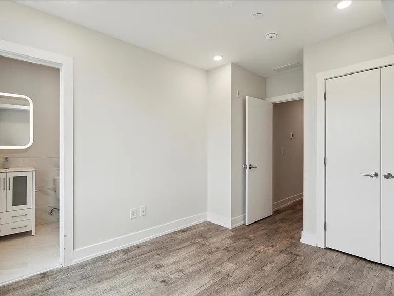 1829 E Sergeant St #8 — Photo 14
