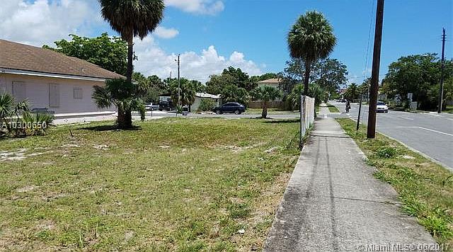 2nd image of 900 W 5th St