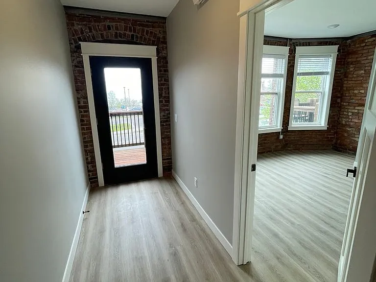 627 E 4th St — Photo 39