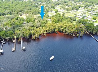 331 Riviera Dr, Crescent City, FL 32112