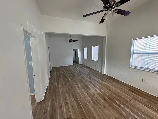 2339 W Beach St — Photo 5