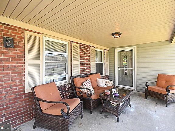 4th image of 127 Hedge Rd