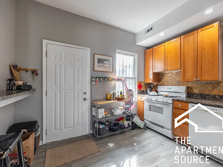 1647 N Francisco Ave #B — Photo 7