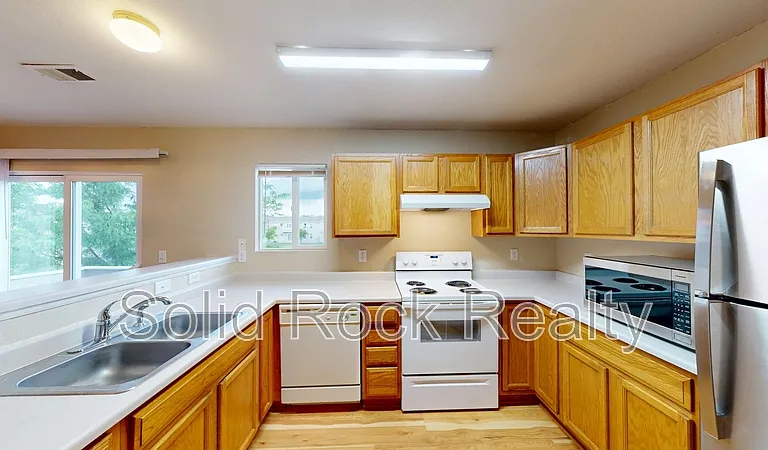 4960 Universal Hts — Photo 7