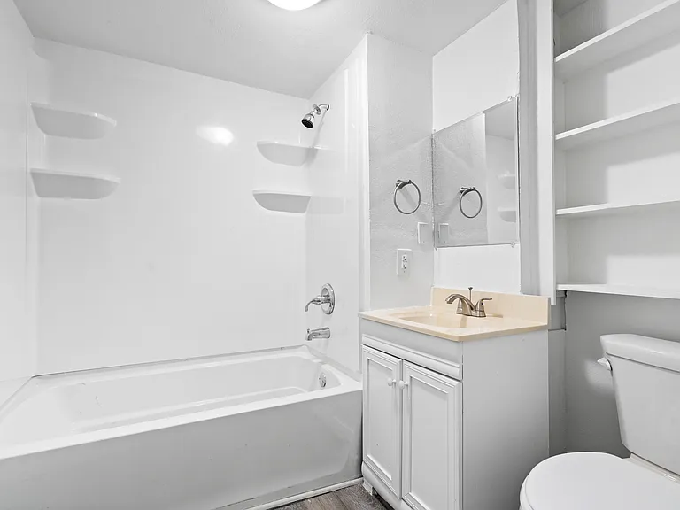 102 S West St #5 — Photo 6