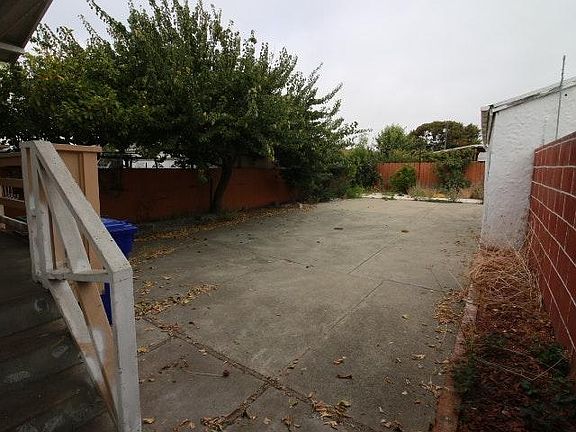2nd image of 1919 Pine Ave
