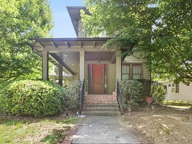 519 N Highland Ave NE — Photo 1