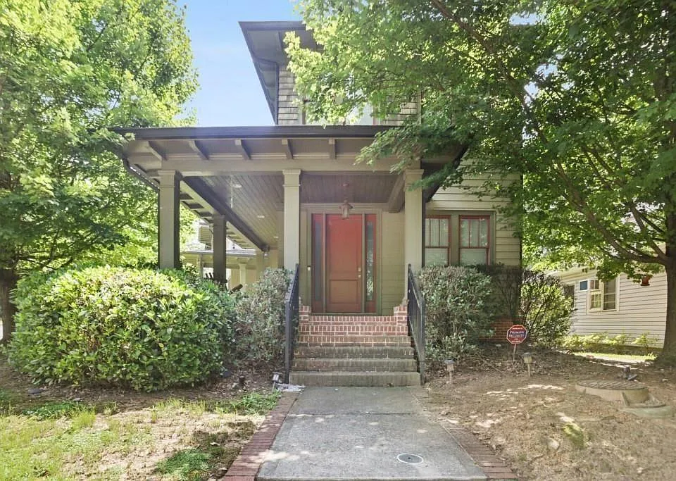 519 N Highland Ave NE