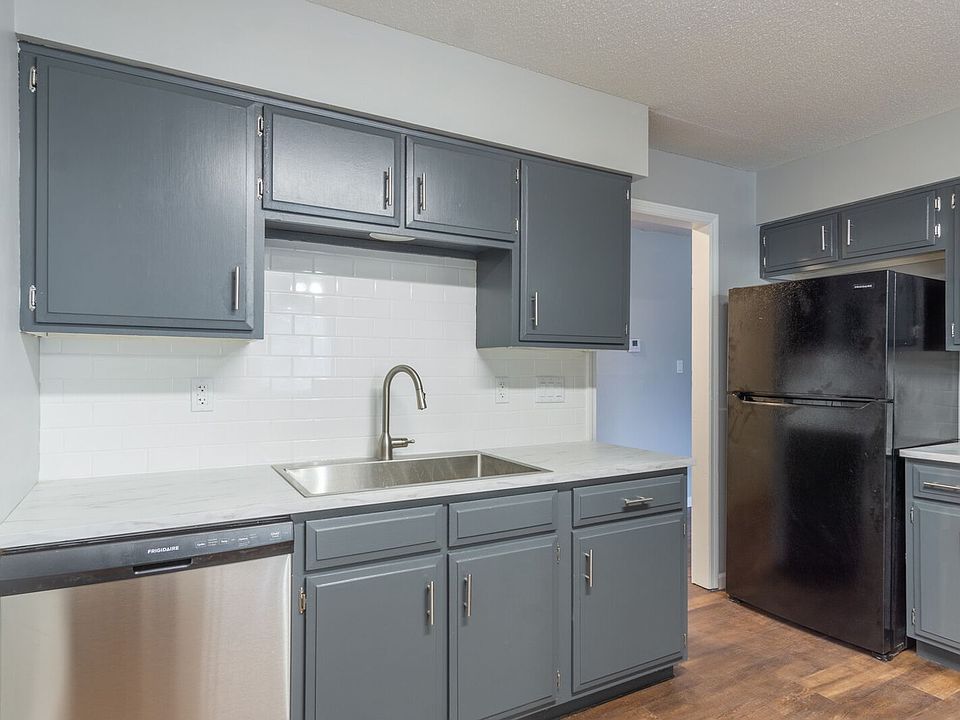 1st image of 2021 NE Russell Rd #4