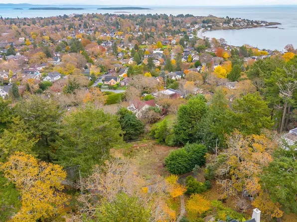 24 Sylvan Ln Lot A, Oak Bay, BC V8S 2K8