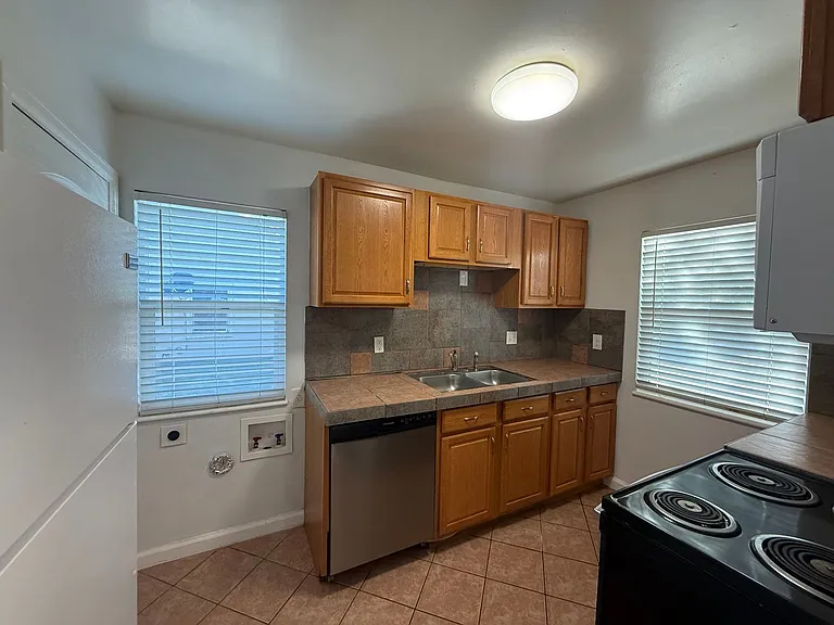 1349 Kenton St — Photo 9