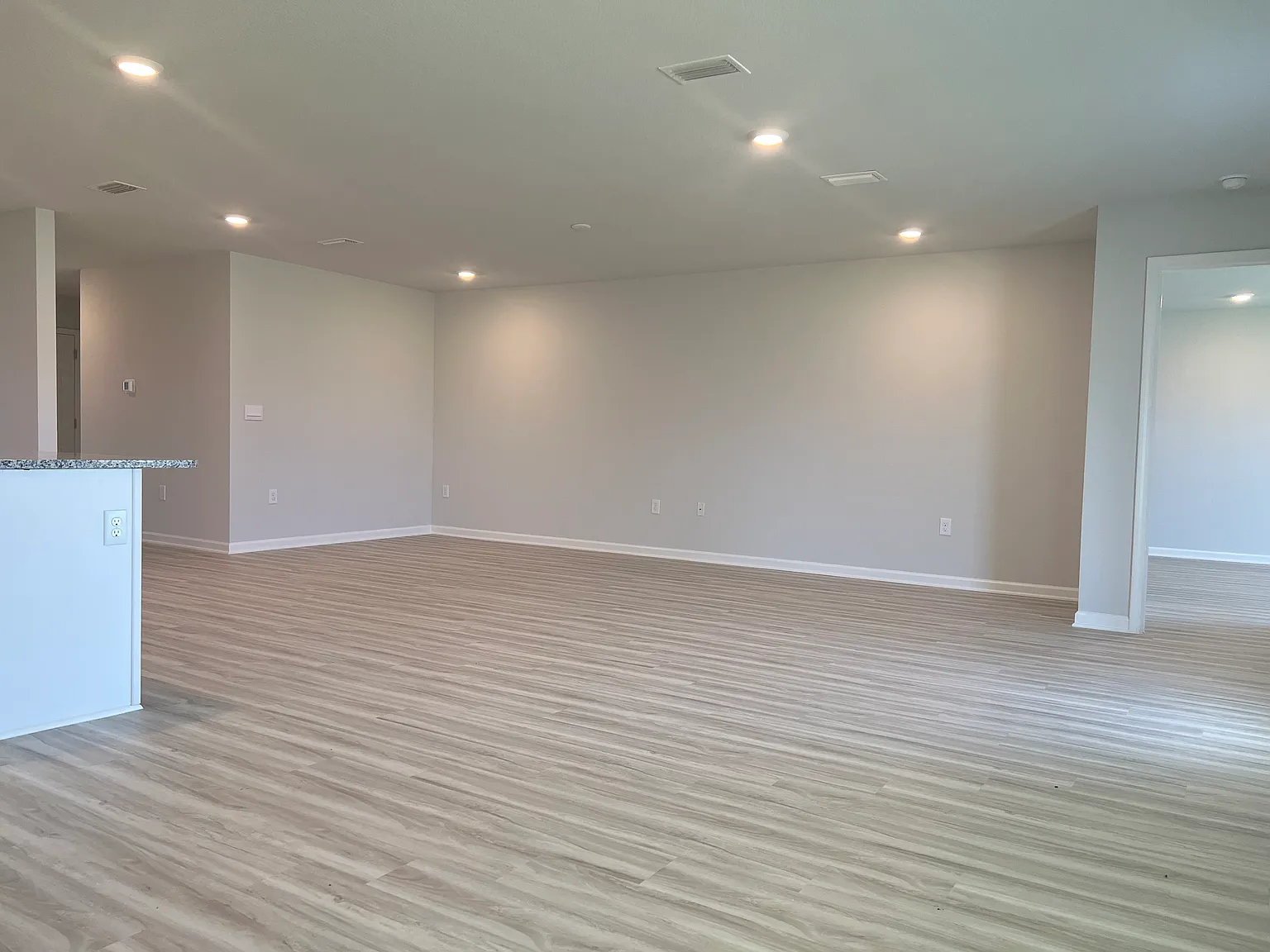 4 bed, 2.0 bath, 2031 sqft, $2,200 — Photo 2