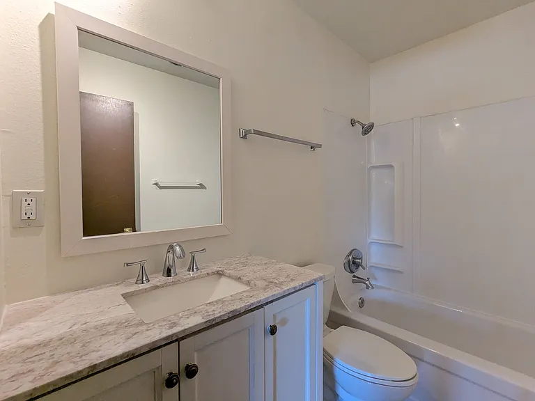 SE Francis St — Photo 13