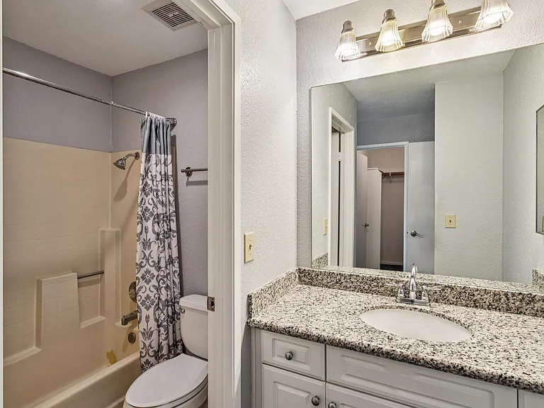 600 Canyon Oaks Dr #F — Photo 26