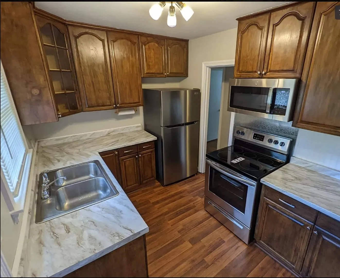 Single-level brick home near Forest Acres — Photo 4