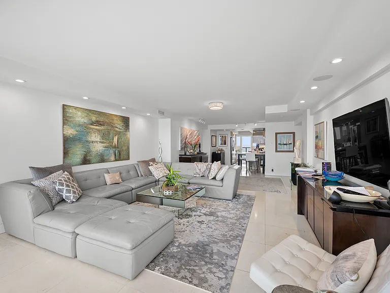939 Coast Blvd — Photo 14