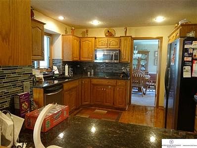 4th image of 425 S 159th Ave