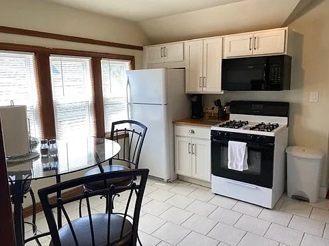 2 bed, 900 sqft, $1,425 — Photo 2
