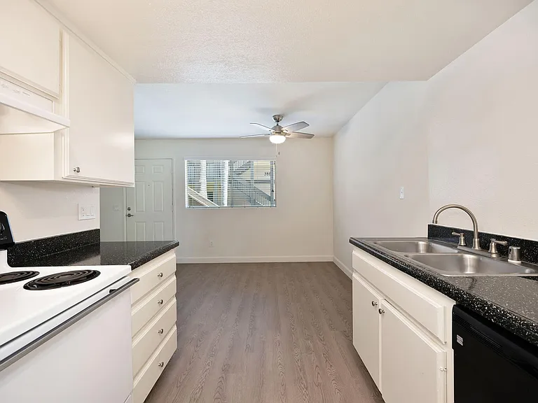 Elan Carlsbad Shores — Photo 14