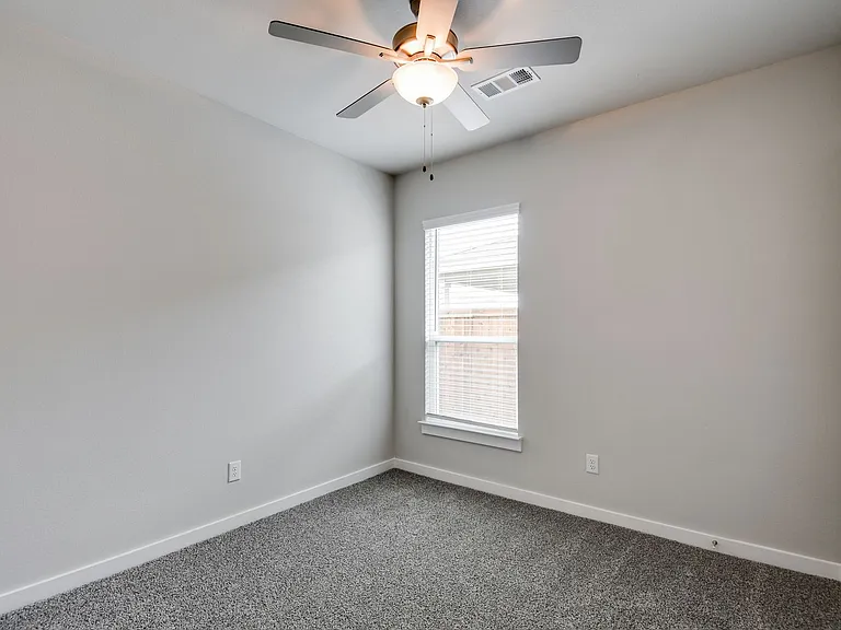 609 Blackland Dr — Photo 16