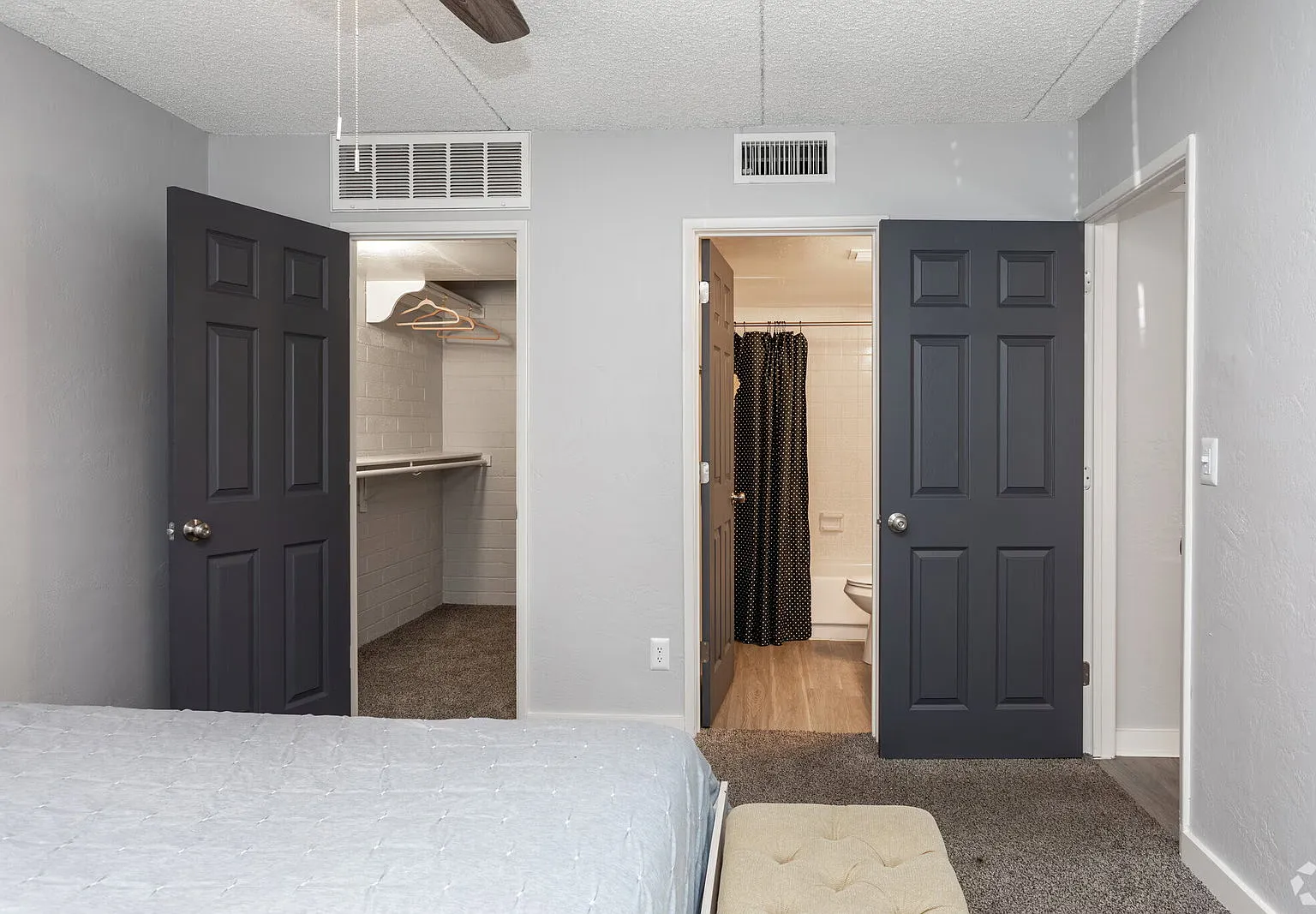 Waters Edge Apartments — Photo 3
