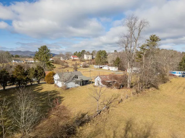 35 Retriever Ln, Fries, VA 24330