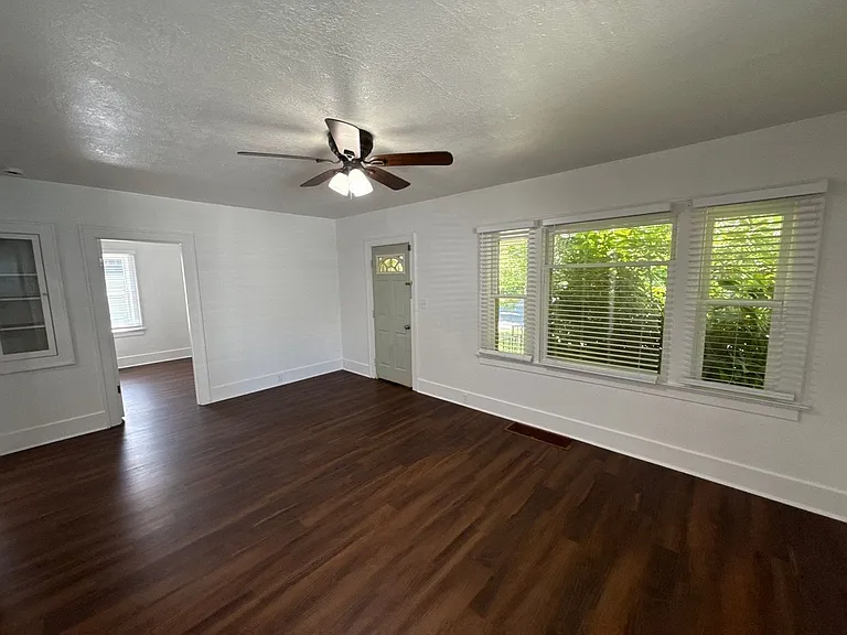 336 23rd St SE — Photo 5