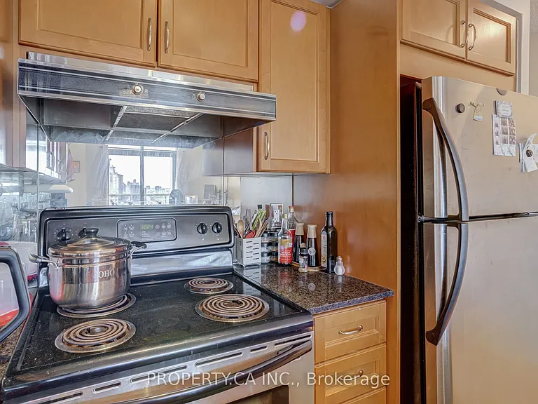 18 Kenaston Gdns #1705 — Photo 9