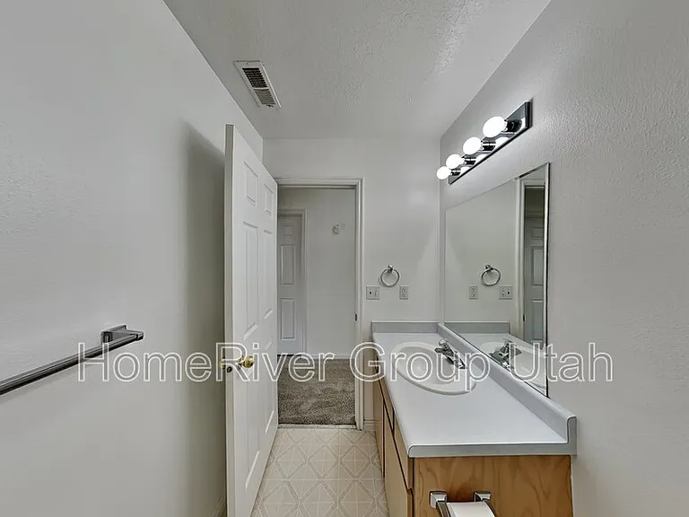 238 N Bliss Ct — Photo 14