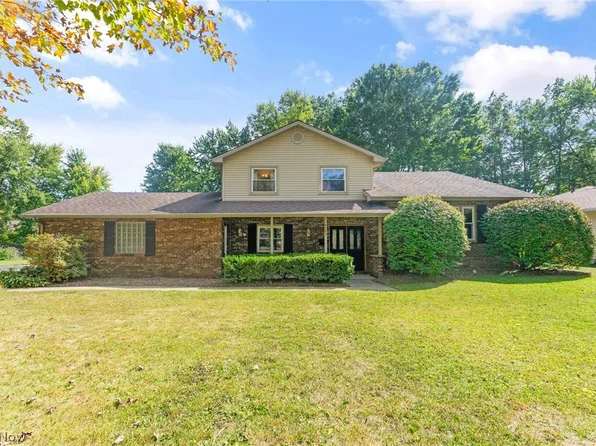4785 Logan Arms Dr, Youngstown, OH 44505