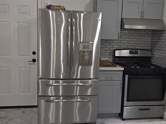 4th image of 1026 Drexel St