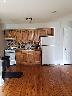 1st image of 16624 Gothic Dr Floor 1