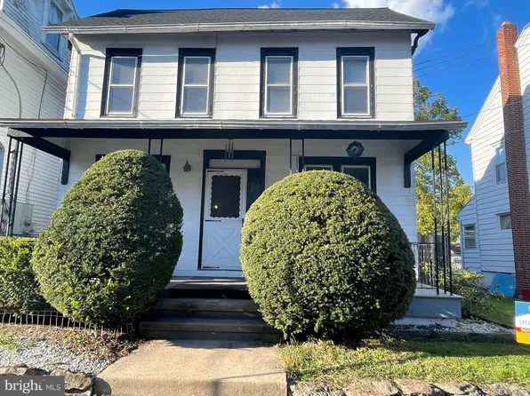 19 E Summit St, Mohnton, PA 19540