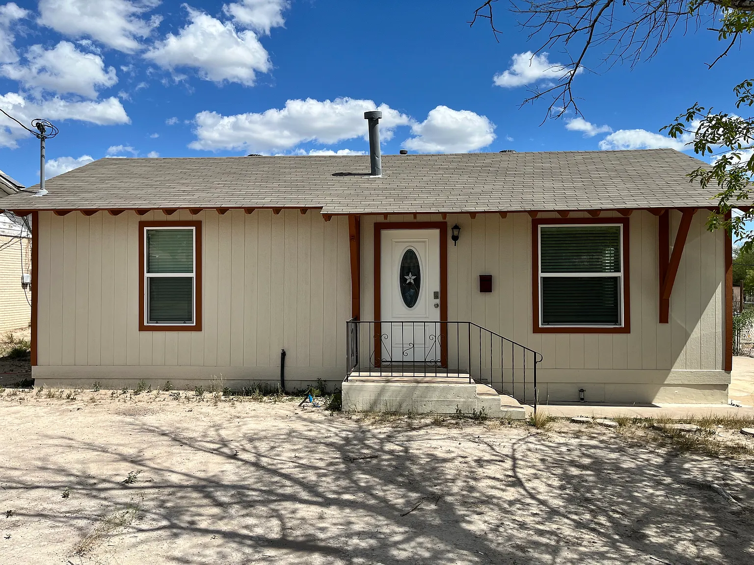 3 Bed 2 Bath Home with Covered Parking — Photo 2