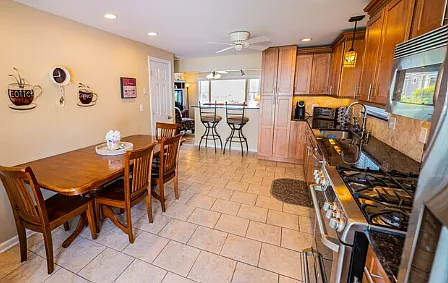 2 Blake Ave — Photo 18