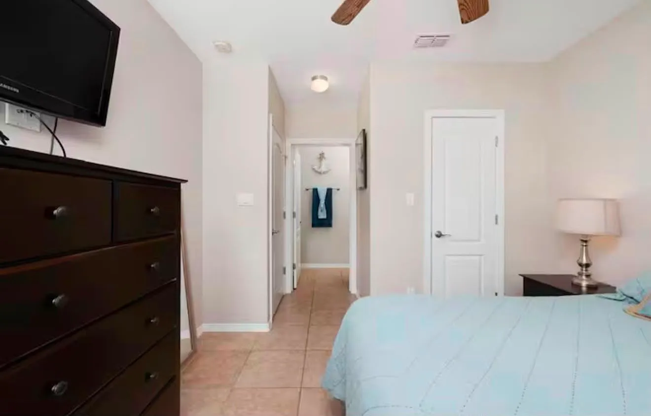 2 bed, 1069 sqft, $4,500 — Photo 3