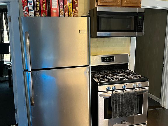 4th image of 87 Cowden St Floor 2