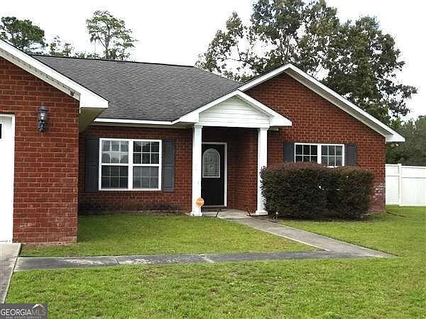 4 bed, 2.0 bath, 2061 sqft, $1,900 — Photo 2