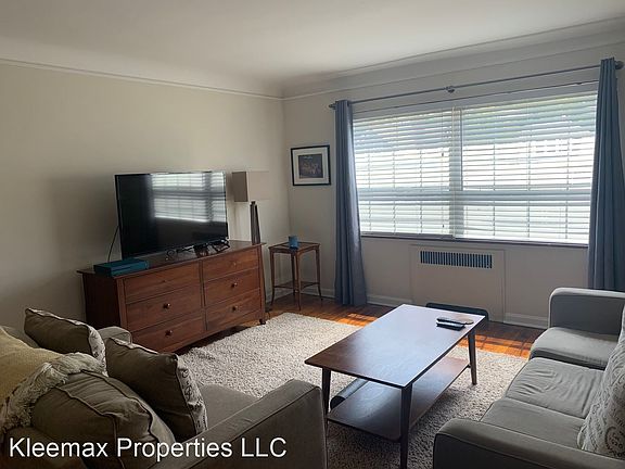 4th image of 2860 Observatory Ave #4972595