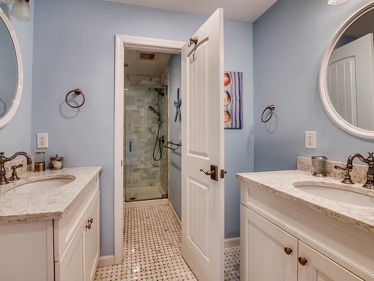 18 Fairview Ave — Photo 15