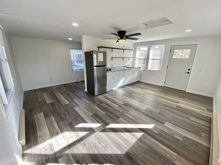 40 Larchmont Rd — Photo 74