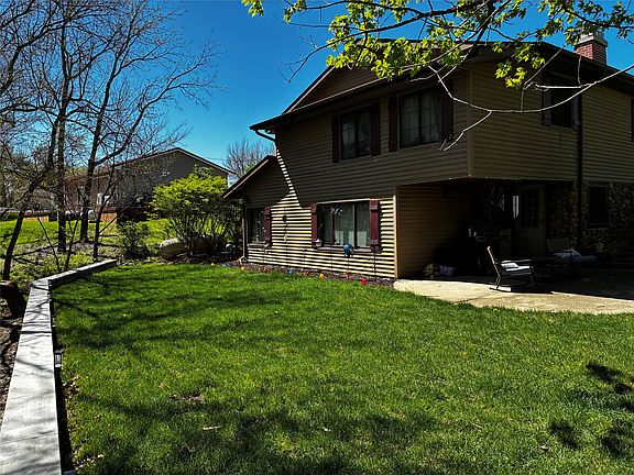 3rd image of 1275 Holiday Ln