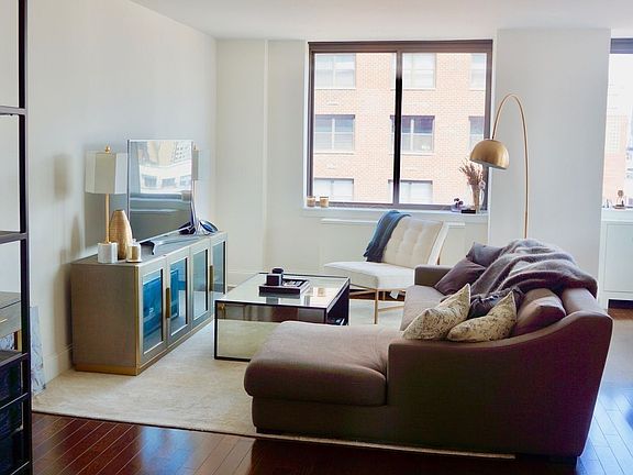 3rd image of 300 E 64th St APT 16C