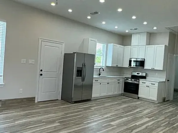 4000 Juno Dr, Chalmette, LA 70043