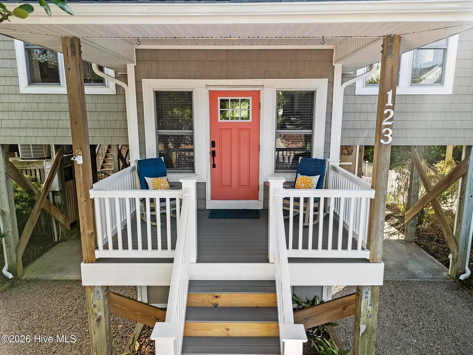 5 bed, 3.5 bath, 2272 sqft, $3,100 — Photo 3