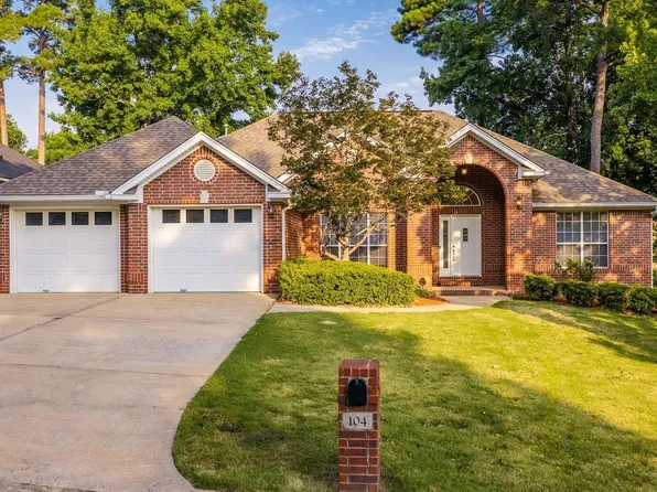104 Cannes Ct, Maumelle, AR 72113