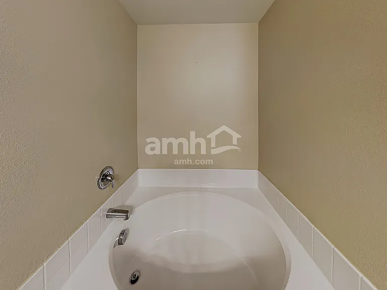 724 Lansman Trl — Photo 10