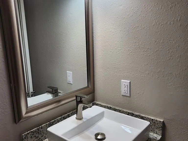 Casa Del Rey Apartments — Photo 36