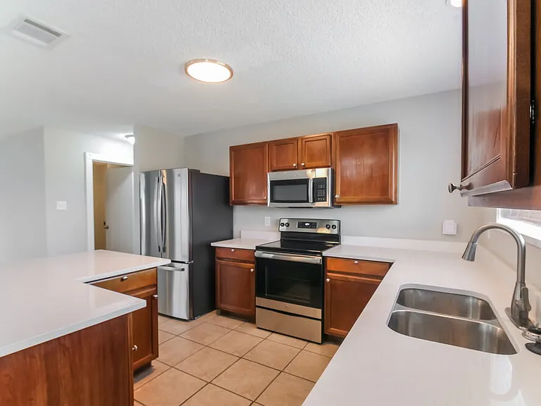 10769 Braemoor Dr — Photo 7