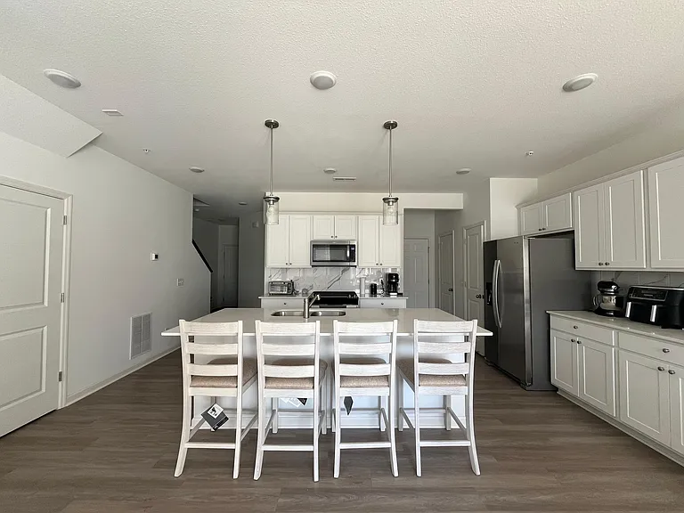 4704 Airlake Curv — Photo 17